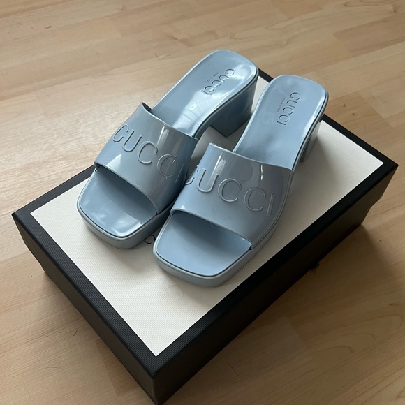 GUCCI WOMEN'S RUBBER SLIDE SANDAL IN BLUE - Picture 3 of 7